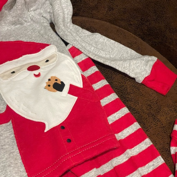 2T Carter’s Christmas PJ’s (unisex) - Picture 2 of 4